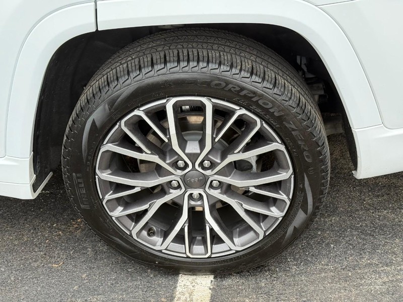 Jeep Grand Cherokee L Vehicle Image 05