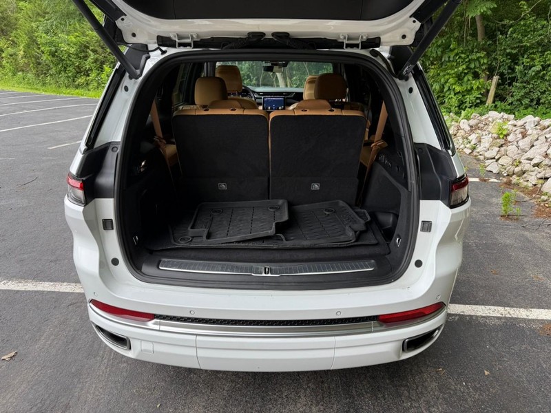 Jeep Grand Cherokee L Vehicle Image 08