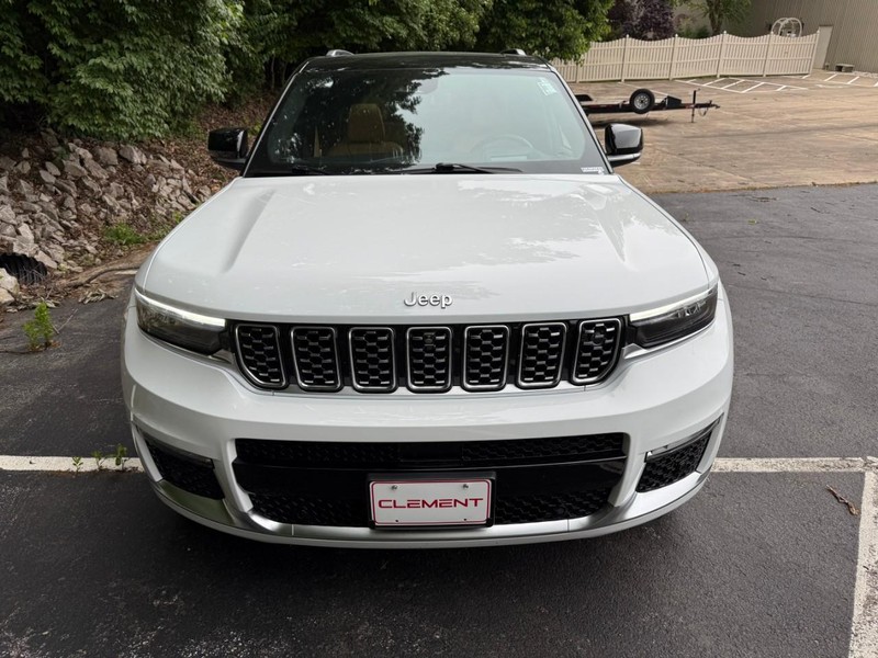 Jeep Grand Cherokee L Vehicle Image 13