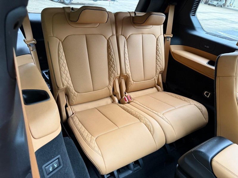 Jeep Grand Cherokee L Vehicle Image 15