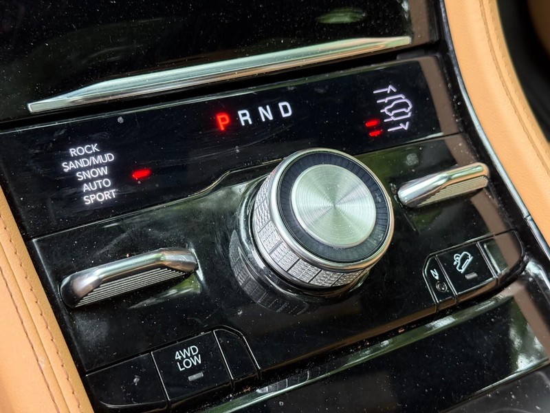 Jeep Grand Cherokee L Vehicle Image 29