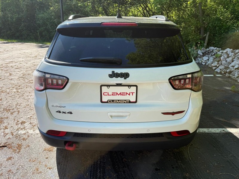 Jeep Compass Vehicle Image 09