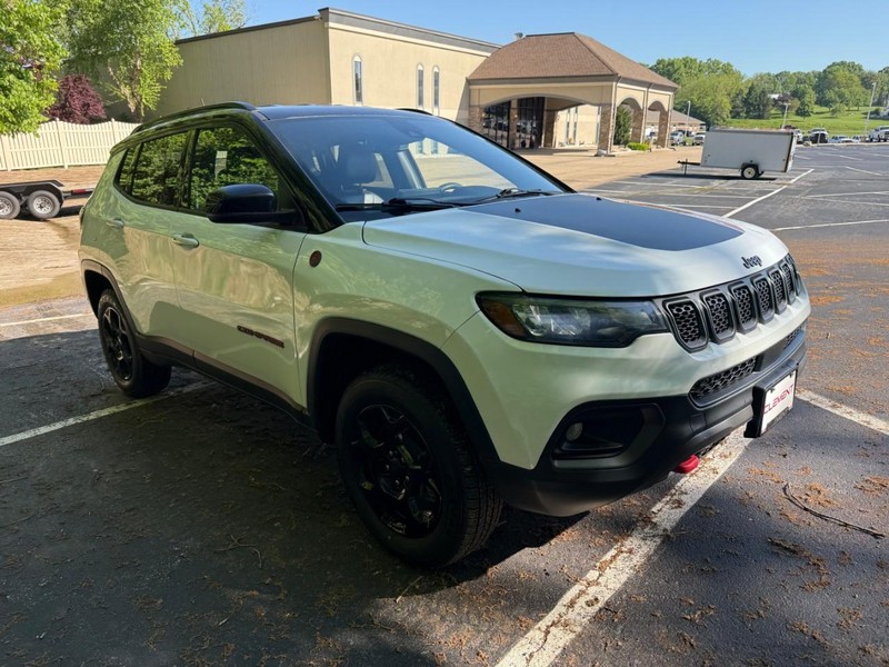 Jeep Compass Vehicle Image 12
