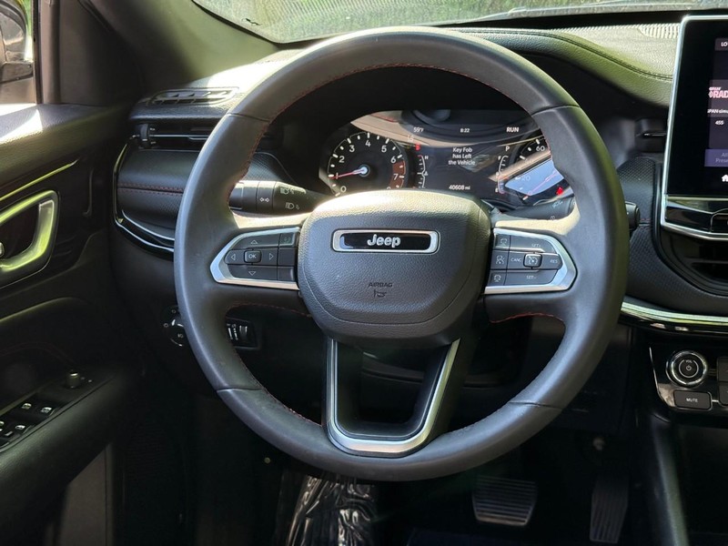 Jeep Compass Vehicle Image 16