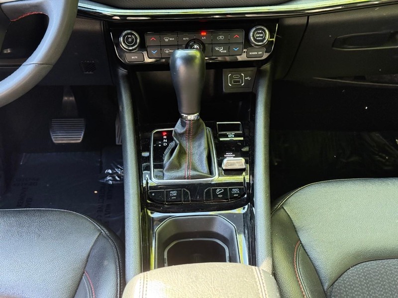 Jeep Compass Vehicle Image 18