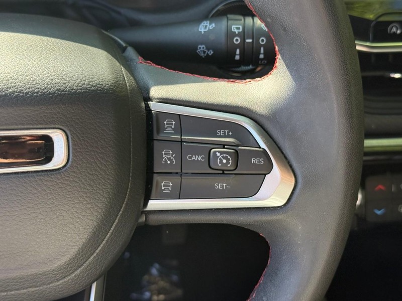 Jeep Compass Vehicle Image 23