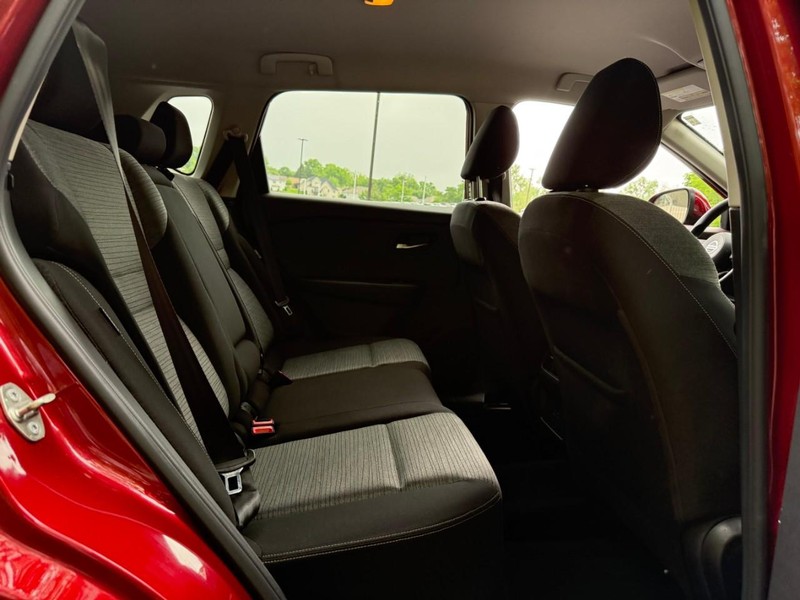 Nissan Rogue Vehicle Image 14
