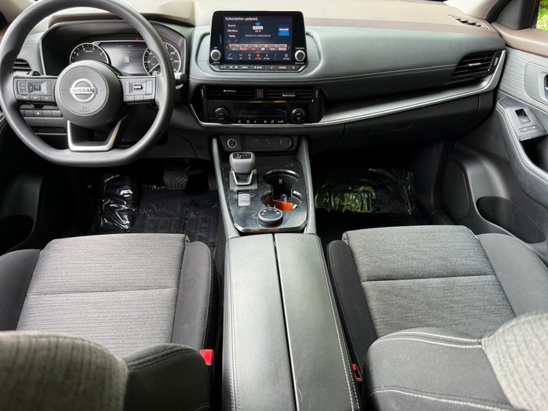 Nissan Rogue Vehicle Image 15