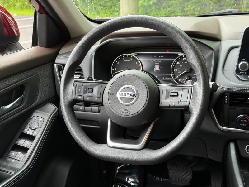 Nissan Rogue Vehicle Image 16