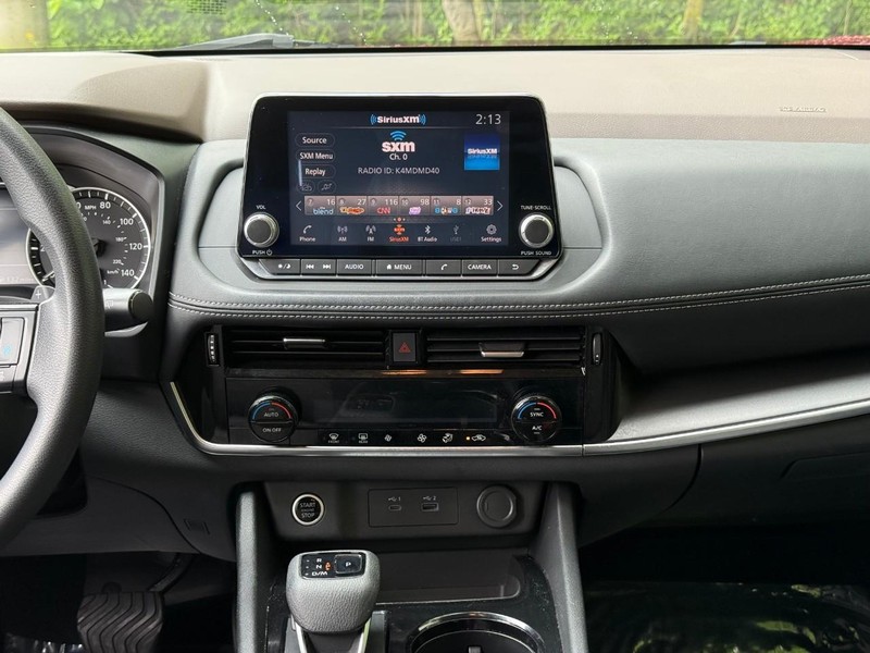Nissan Rogue Vehicle Image 17