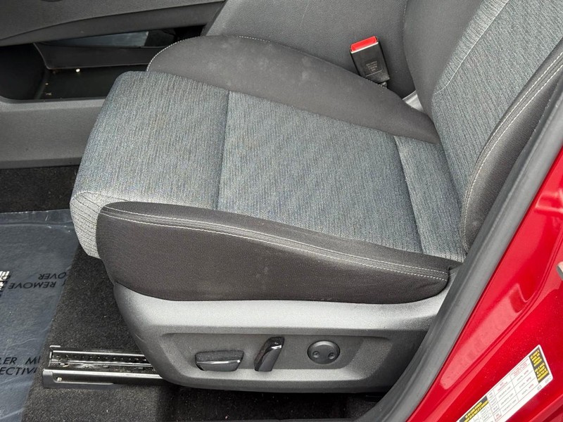 Nissan Rogue Vehicle Image 20
