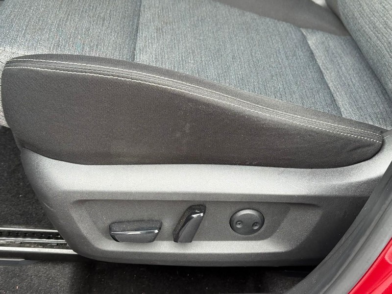 Nissan Rogue Vehicle Image 21