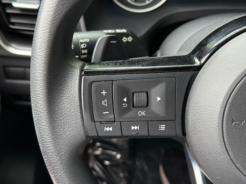 Nissan Rogue Vehicle Image 22
