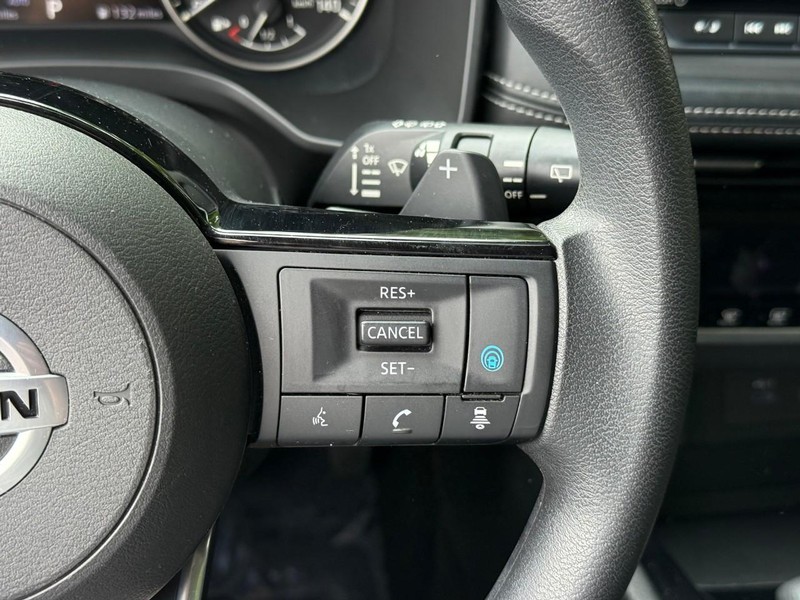 Nissan Rogue Vehicle Image 23