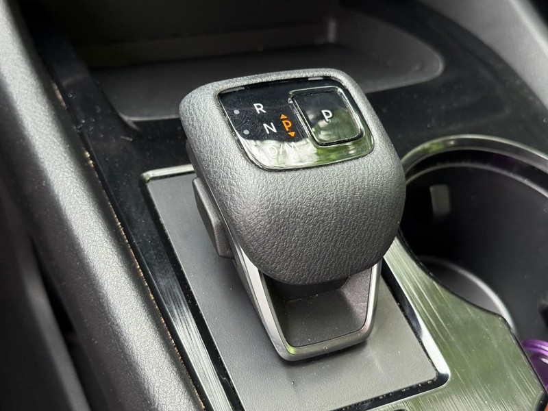 Nissan Rogue Vehicle Image 25