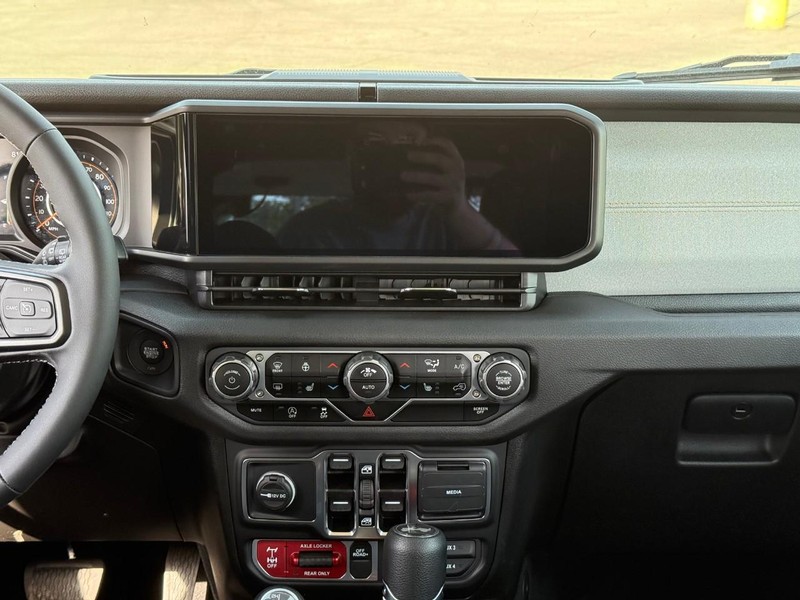 Jeep Wrangler Vehicle Image 09