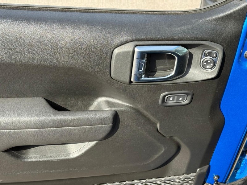 Jeep Wrangler Vehicle Image 12