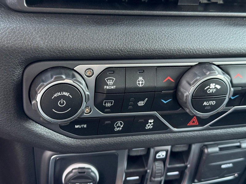 Jeep Wrangler Vehicle Image 17