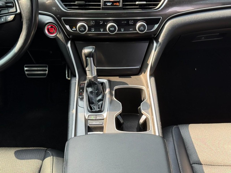 Honda Accord Sedan Vehicle Image 17