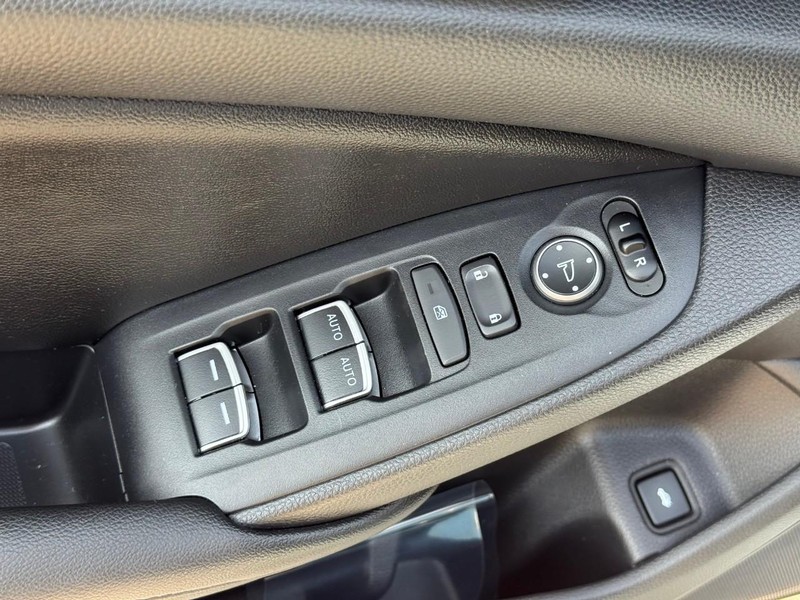 Honda Accord Sedan Vehicle Image 19