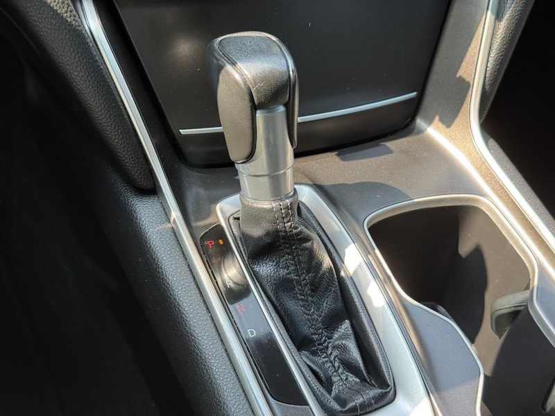 Honda Accord Sedan Vehicle Image 25