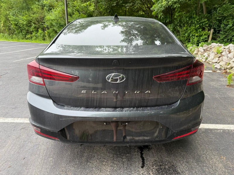 Hyundai Elantra Vehicle Image 07