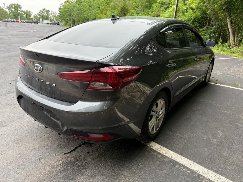 Hyundai Elantra Vehicle Image 08
