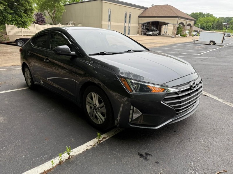 Hyundai Elantra Vehicle Image 09