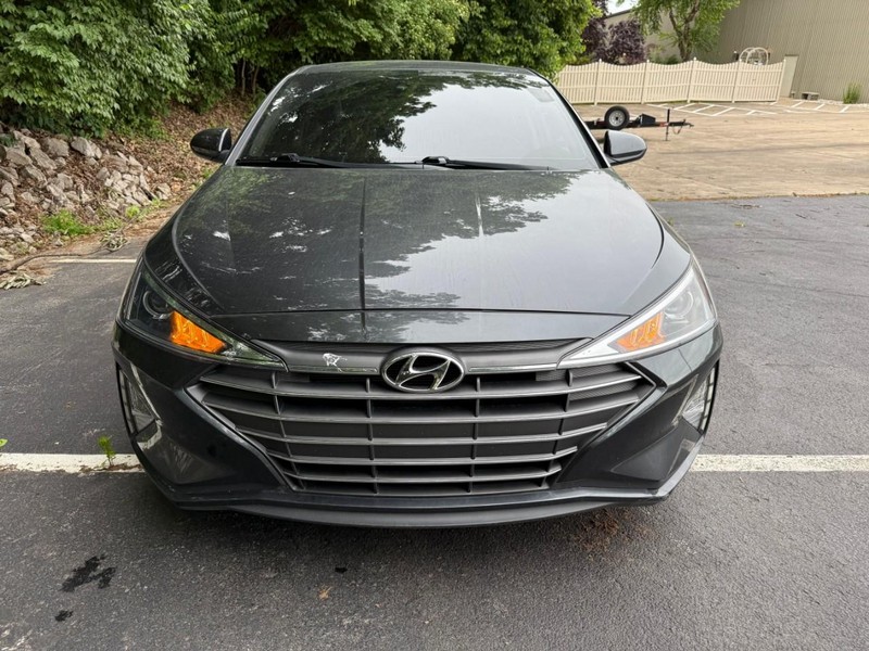 Hyundai Elantra Vehicle Image 11