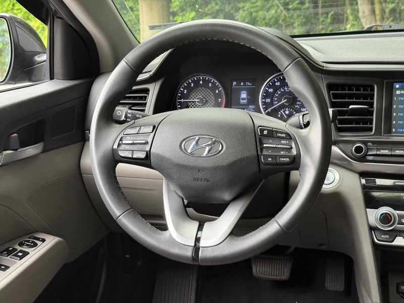 Hyundai Elantra Vehicle Image 14