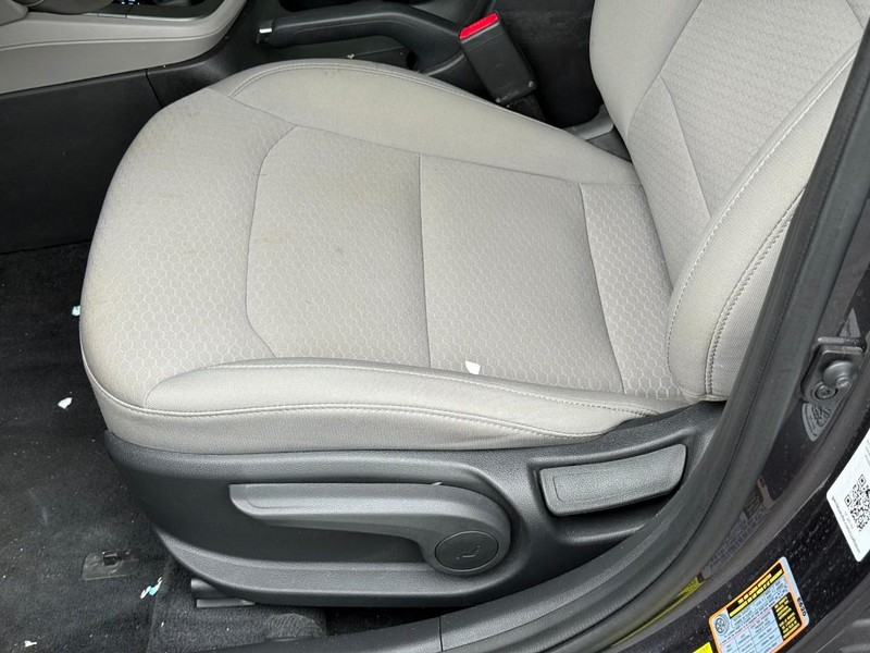 Hyundai Elantra Vehicle Image 19