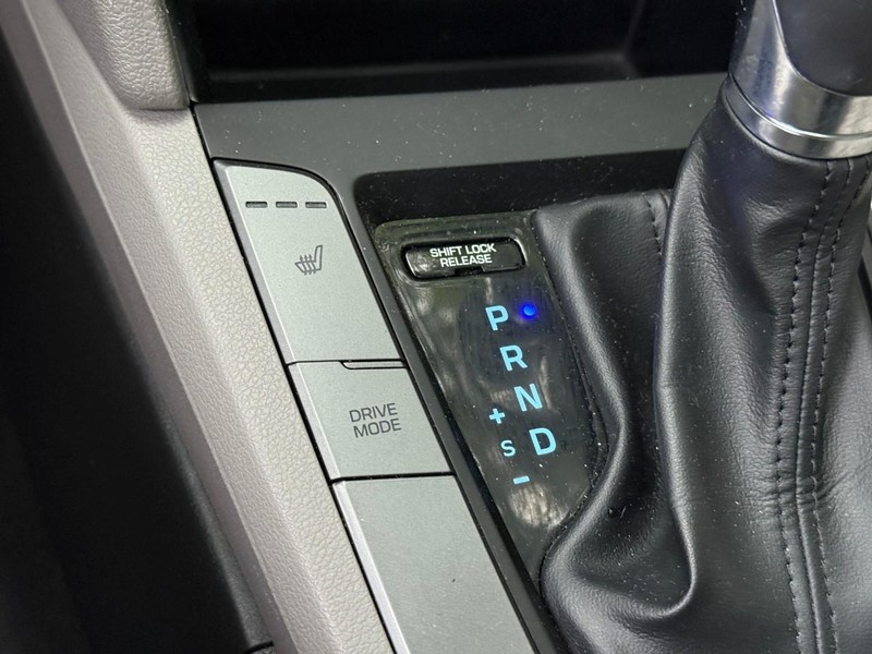 Hyundai Elantra Vehicle Image 20