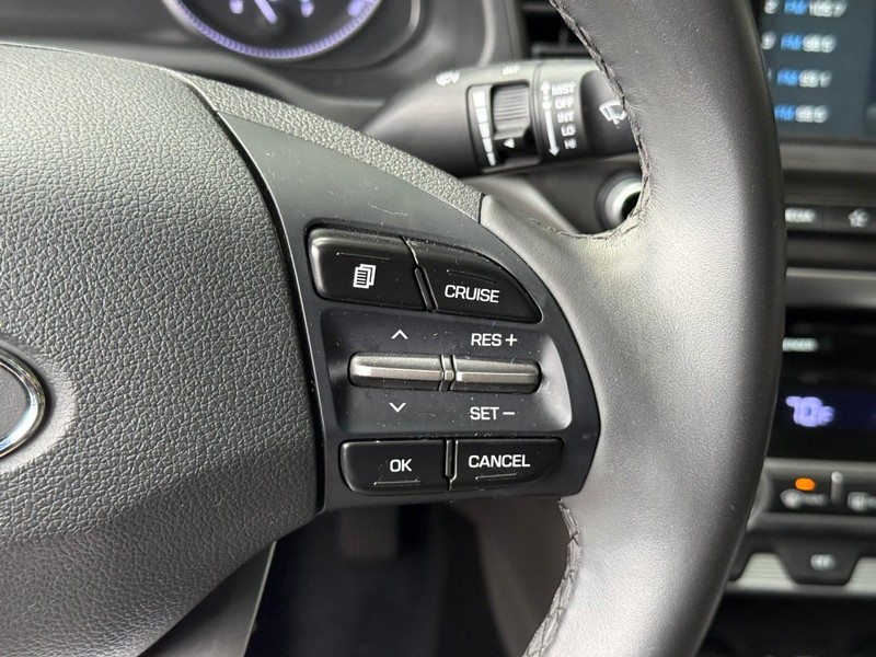 Hyundai Elantra Vehicle Image 22