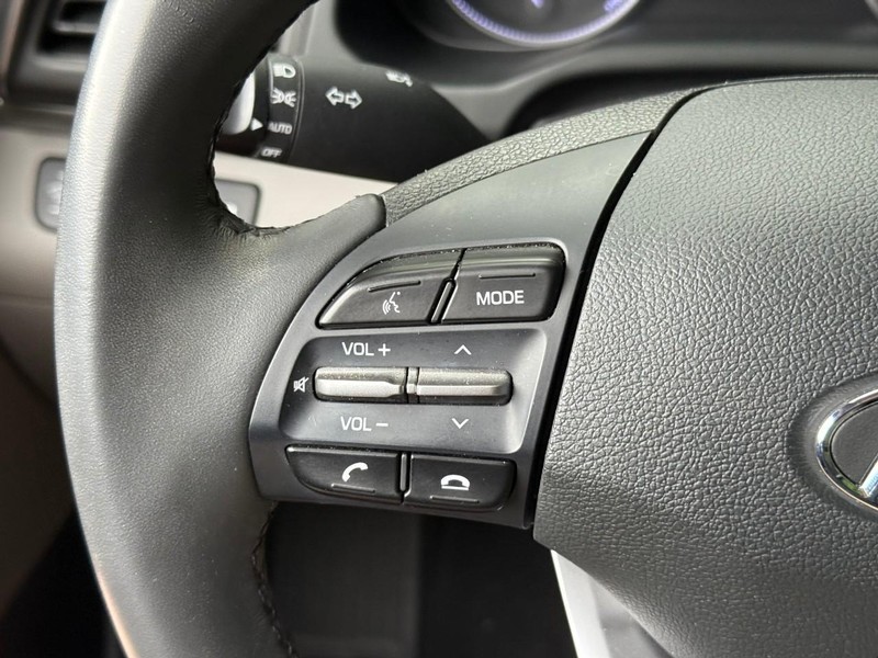 Hyundai Elantra Vehicle Image 23