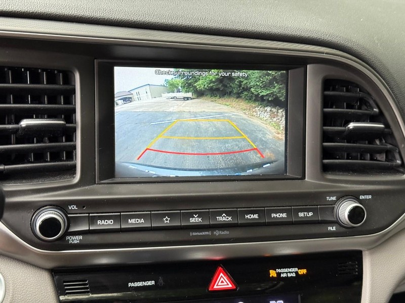 Hyundai Elantra Vehicle Image 25