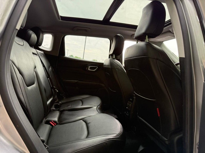 Jeep Compass Vehicle Image 15