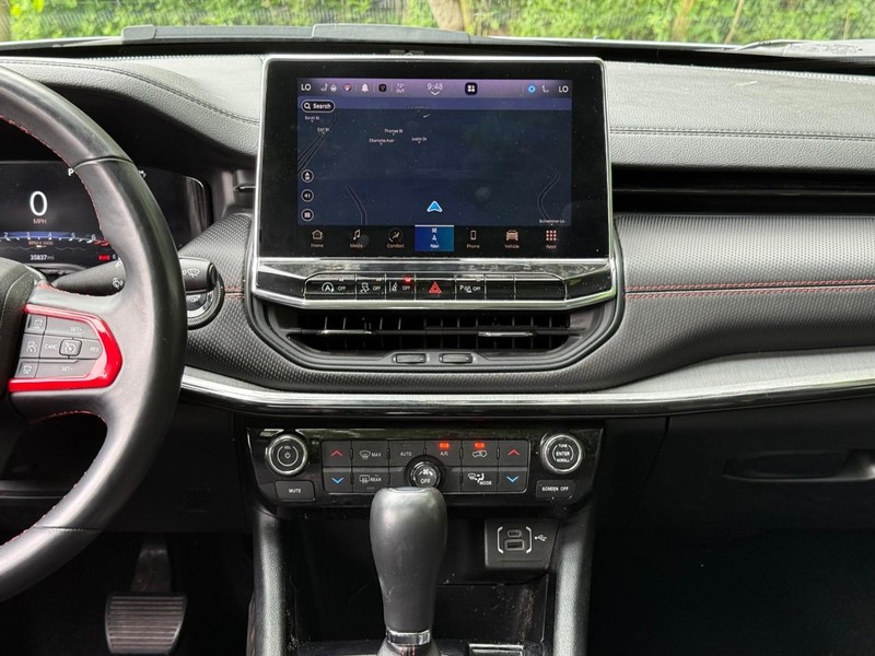 Jeep Compass Vehicle Image 18
