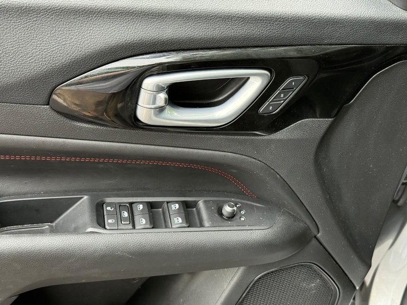 Jeep Compass Vehicle Image 20