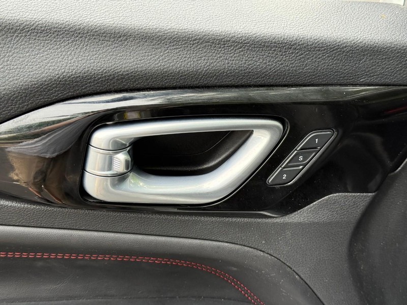 Jeep Compass Vehicle Image 21
