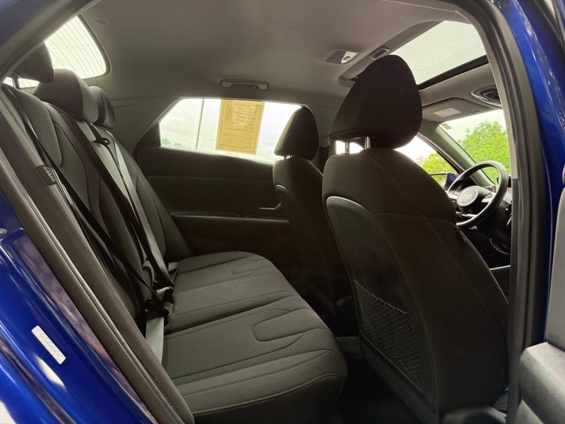 Hyundai Elantra Vehicle Image 13