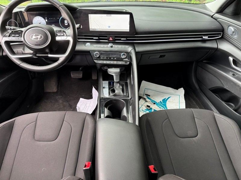 Hyundai Elantra Vehicle Image 14