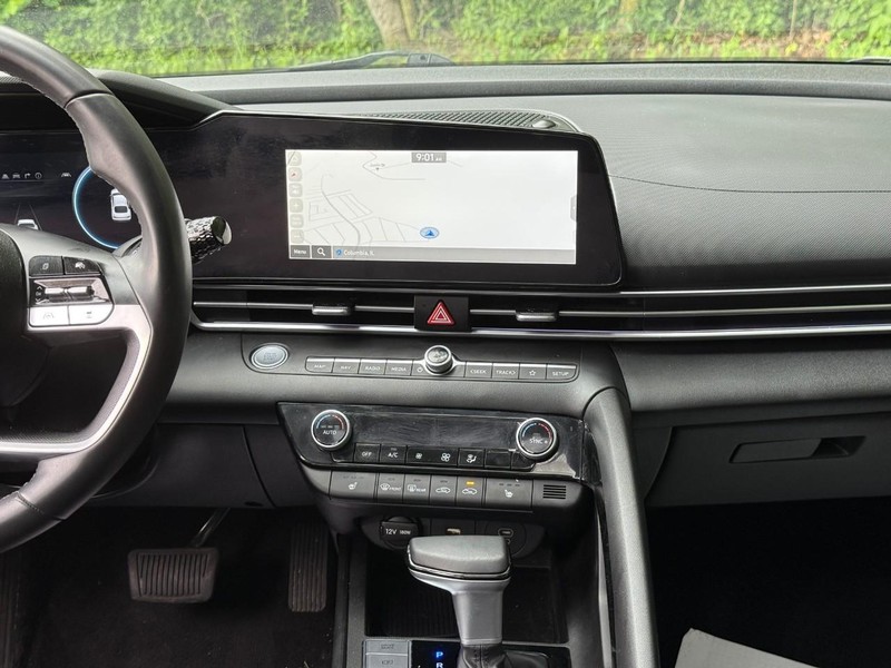 Hyundai Elantra Vehicle Image 16