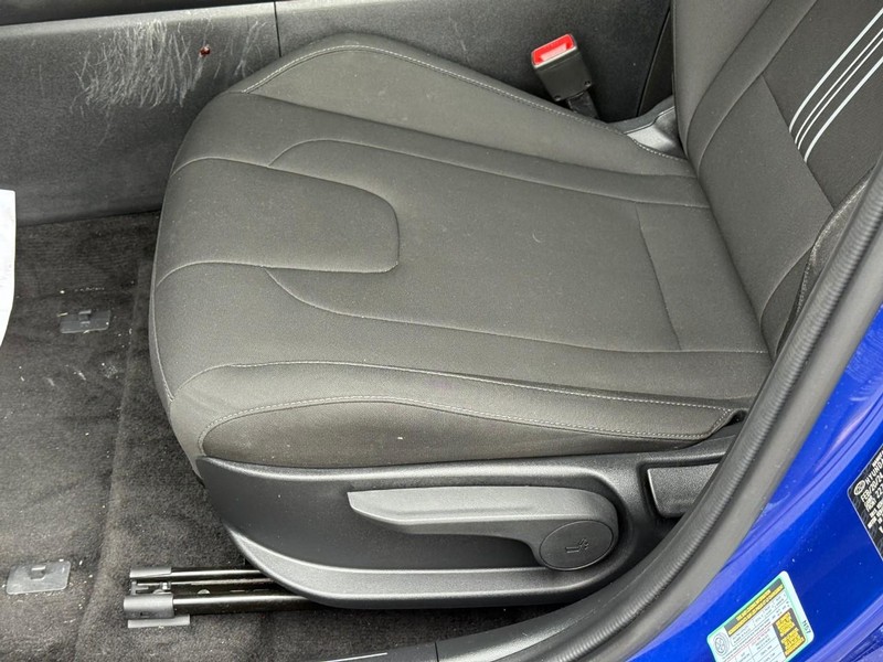 Hyundai Elantra Vehicle Image 20