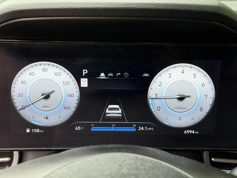 Hyundai Elantra Vehicle Image 23