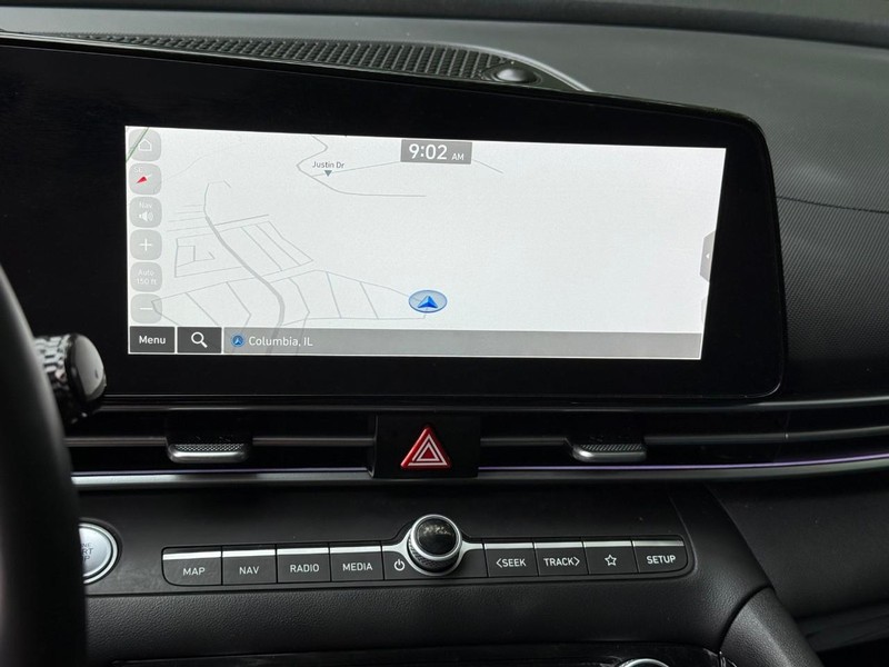 Hyundai Elantra Vehicle Image 24