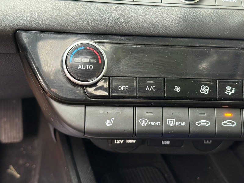 Hyundai Elantra Vehicle Image 26