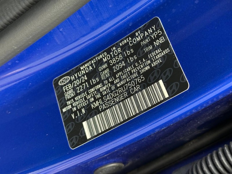 Hyundai Elantra Vehicle Image 28