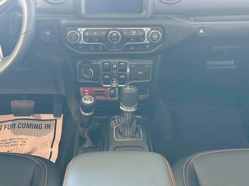Jeep Gladiator Vehicle Image 12