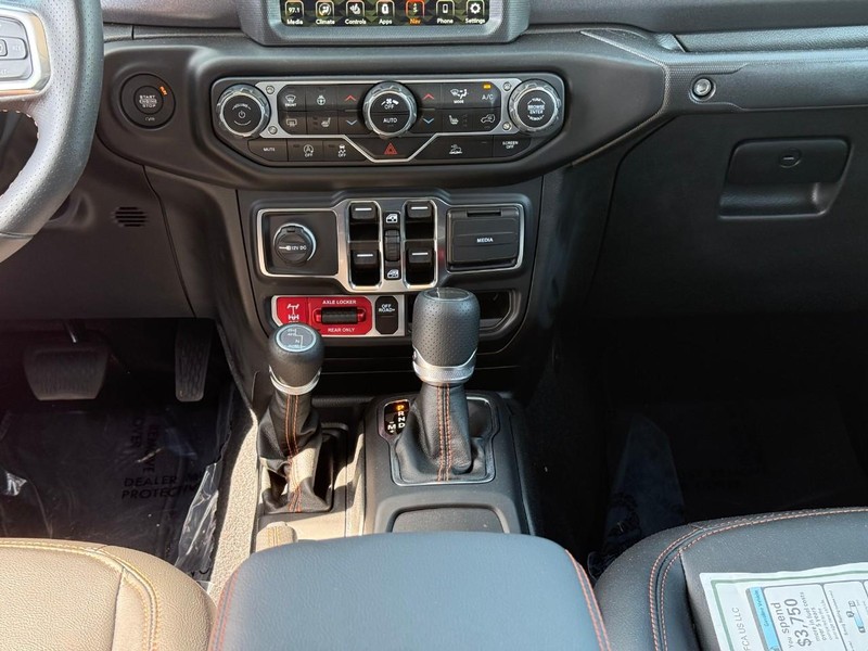 Jeep Gladiator Vehicle Image 12