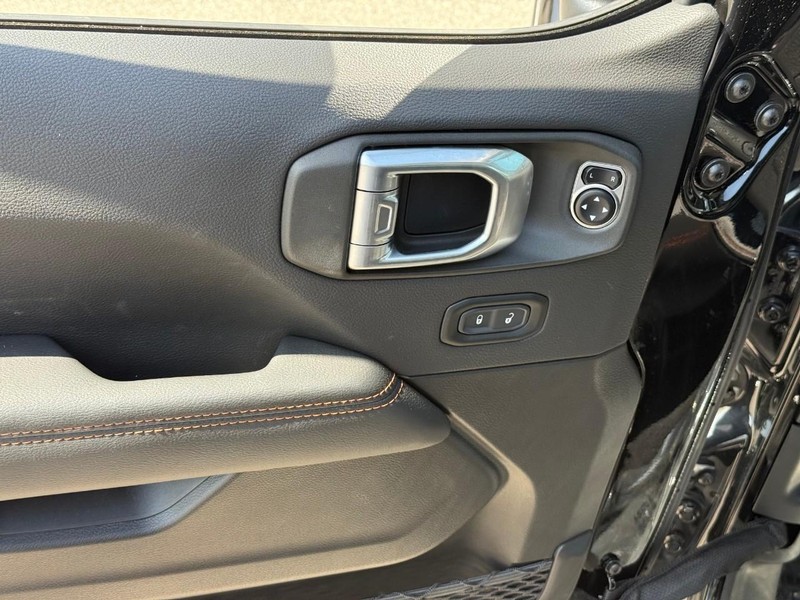 Jeep Gladiator Vehicle Image 13